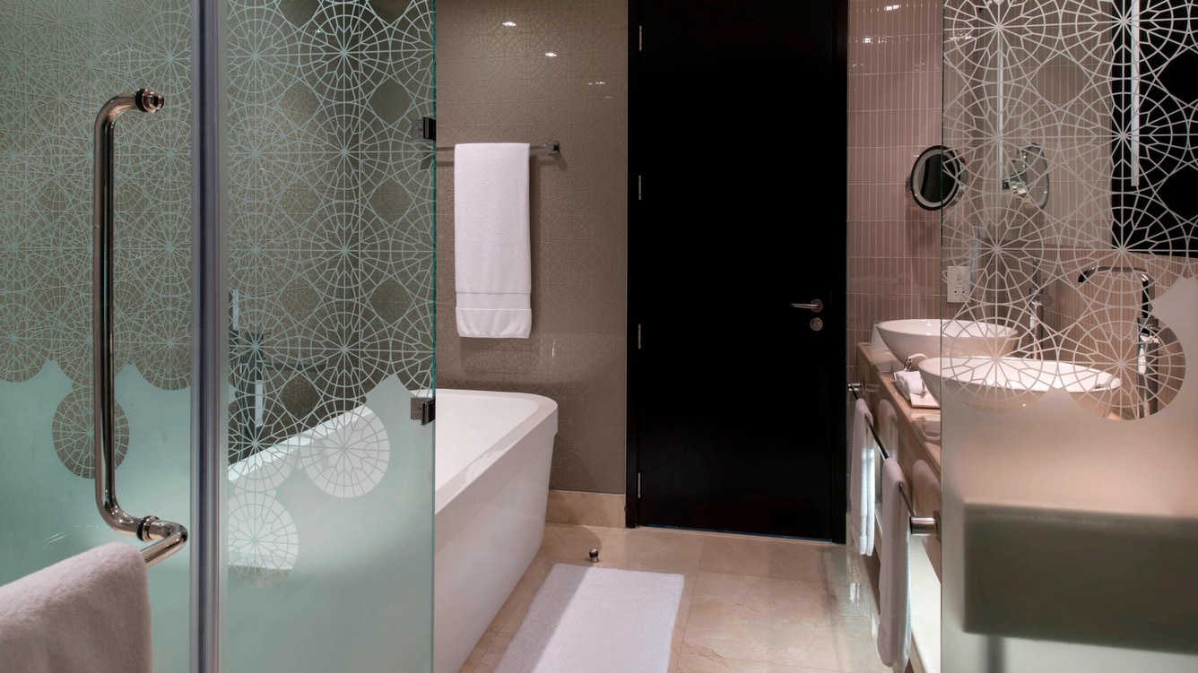 WOW Suite - Bathroom