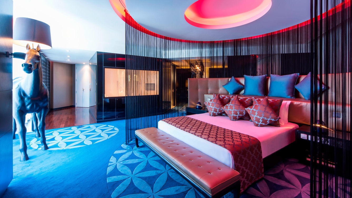 King E WOW Suite