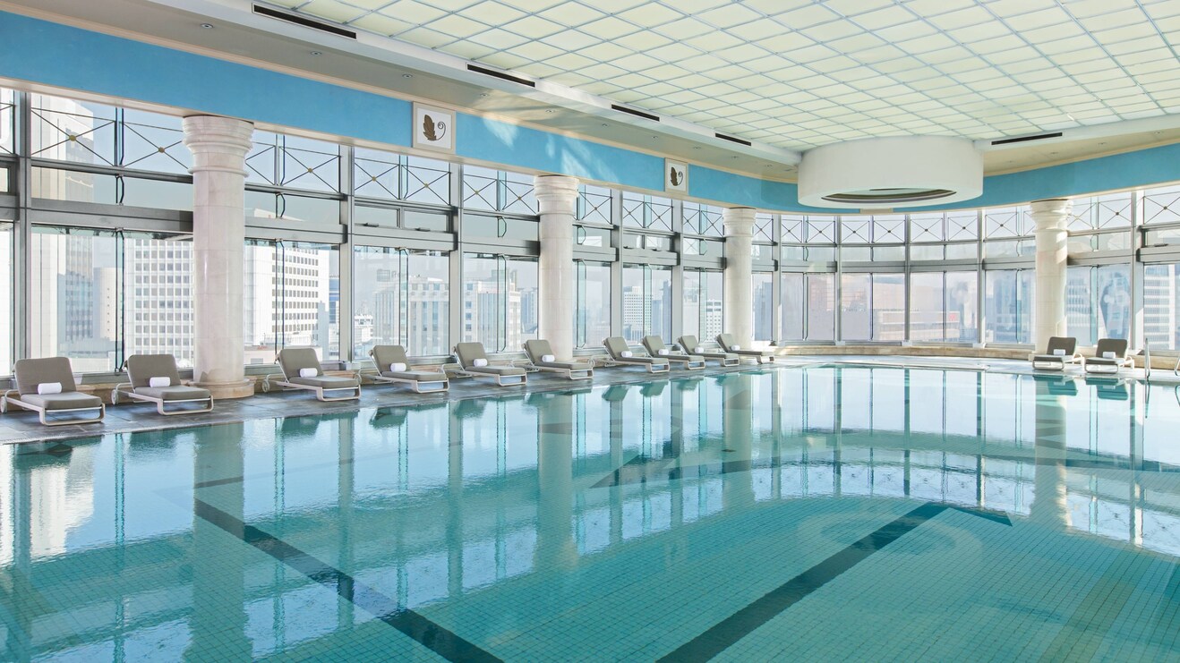 室内泳池，城市景观，第 18 层，运动健身