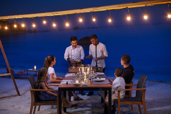 Navigators Table - 海滨晚宴
