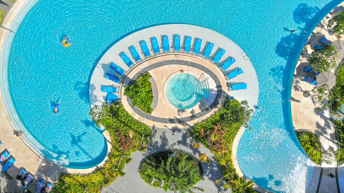 West 室外泳池
