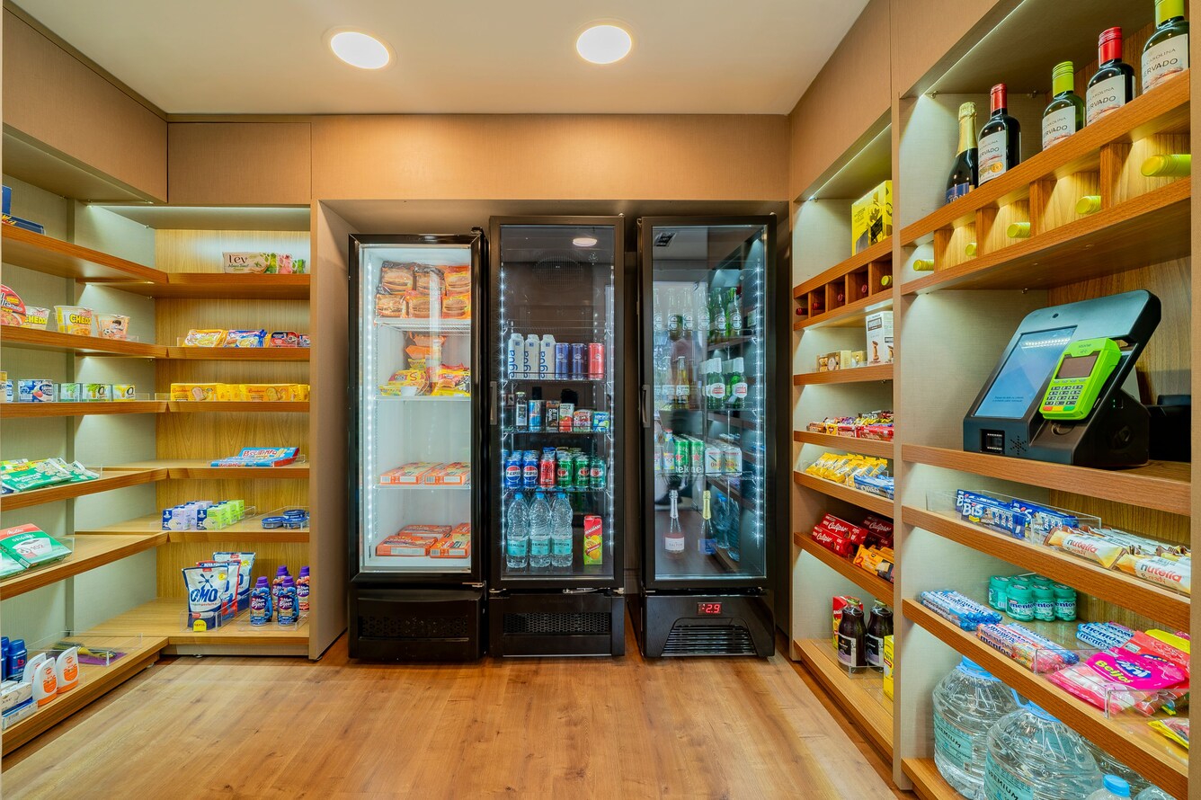 酒店便利店，出售基础用品