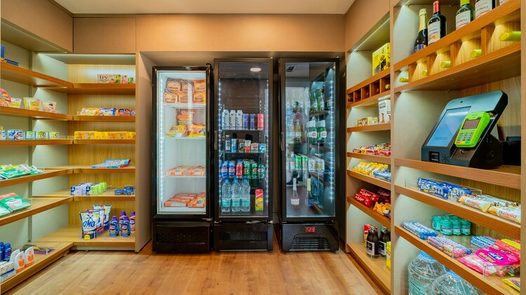 酒店便利店，出售基础用品