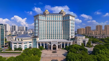 Daytime exterior facade of Four Points by Sheraton