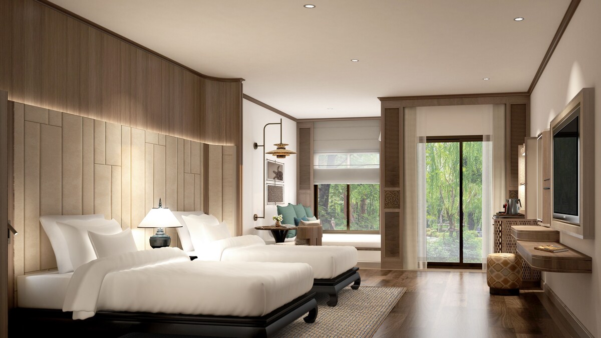 Twin-bed Deluxe Room with Thai-inspired décor
