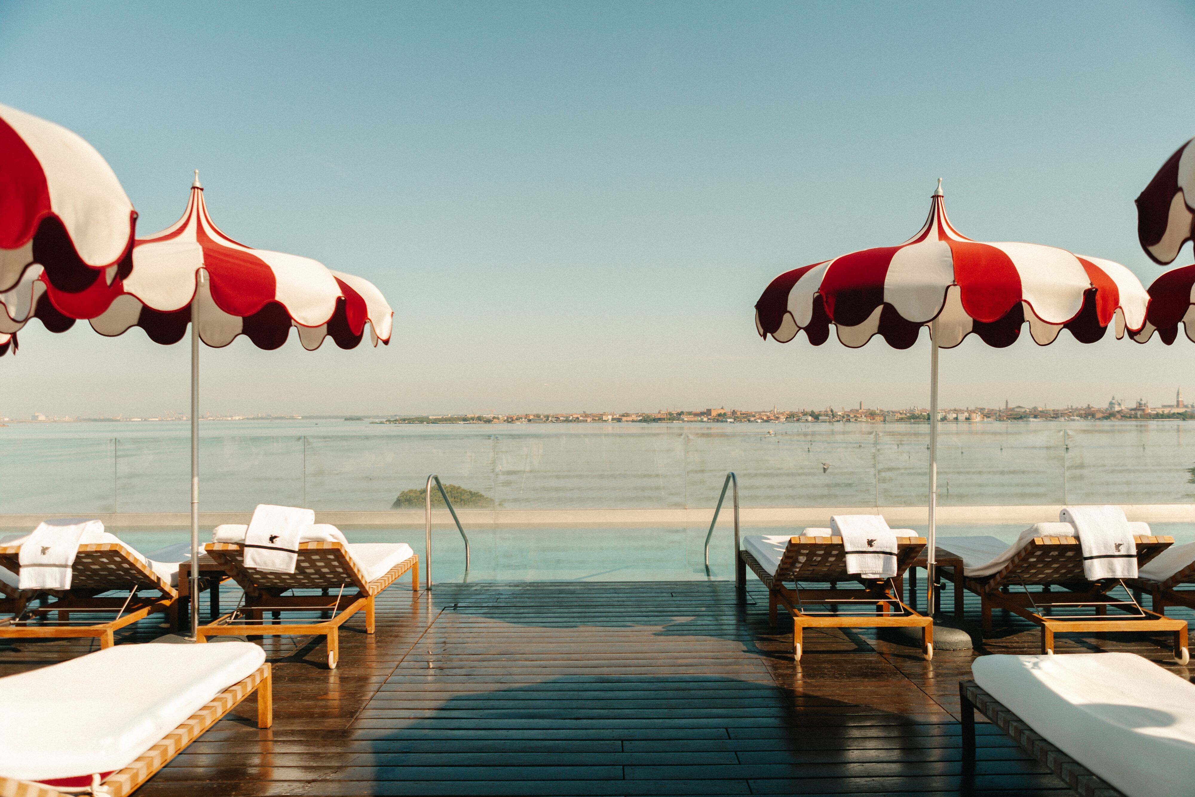 Infinity Pool Venice view Lagoon