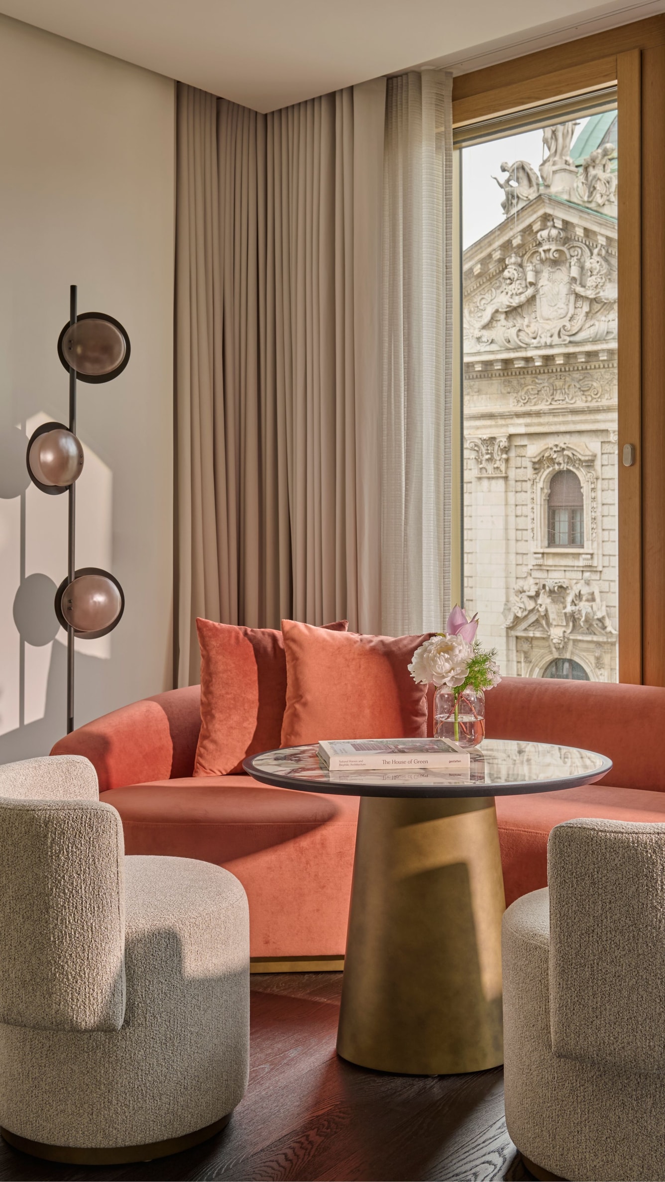 suite, seating area, sofa, chairs, table, lamp  