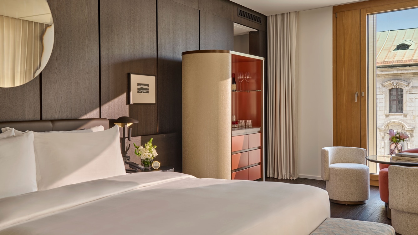 bed, minibar, seating