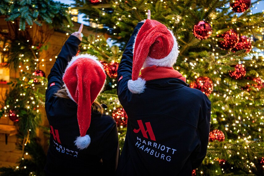 christmas market, couple, tree, decorations