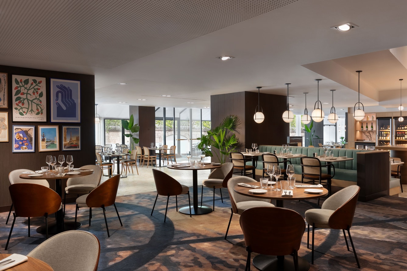 Palyma Bistro dining room with modern seatings