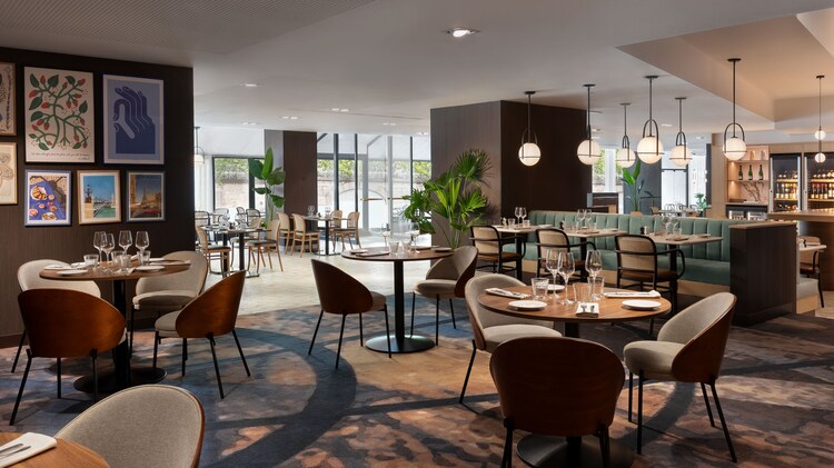Palyma Bistro dining room with modern seatings