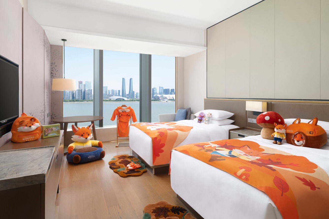 Twin guest room with fox theme and city view