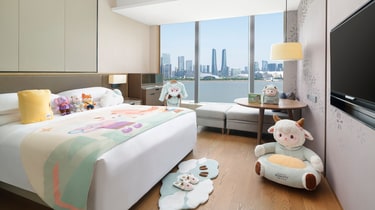 Family Guest Room, River View, 1 King Bed