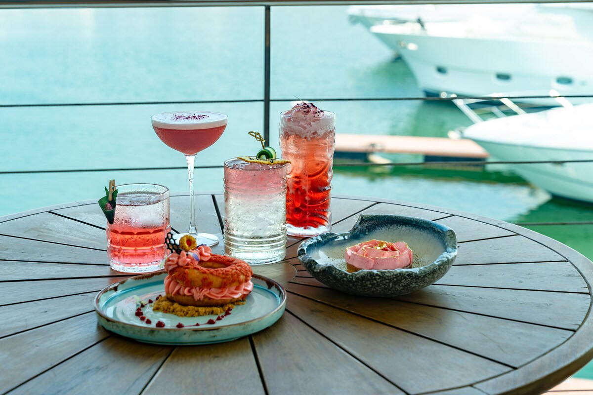 B-Lounge's pink desserts & drinks with marina view