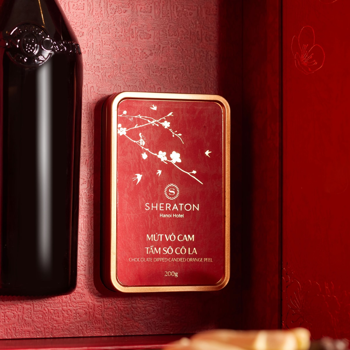 Inclusions of Tet Hamper