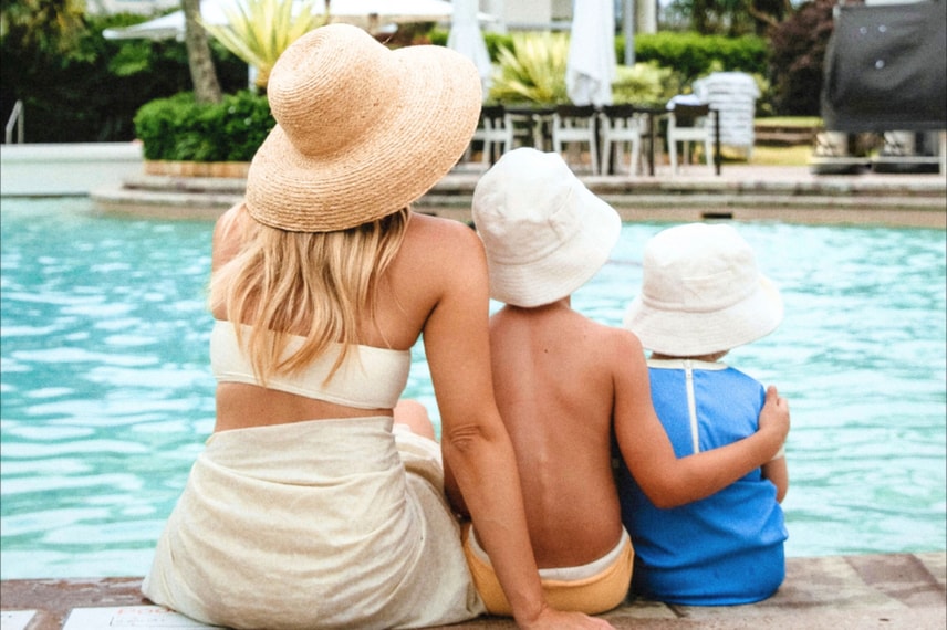 Carly_and_kids_poolside