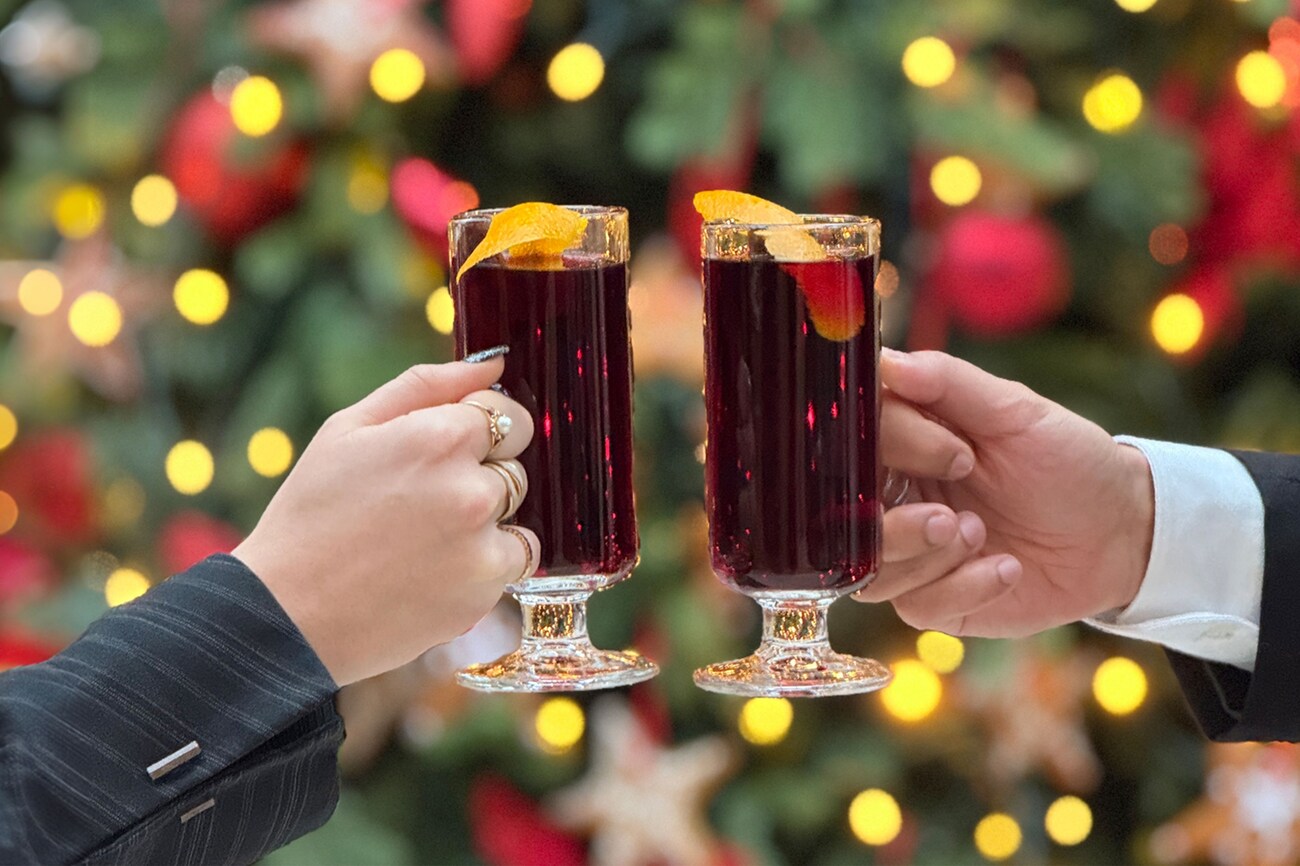 glasses filled with dark red mulled wine