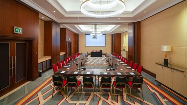 Meeting room with U-shape table and lights