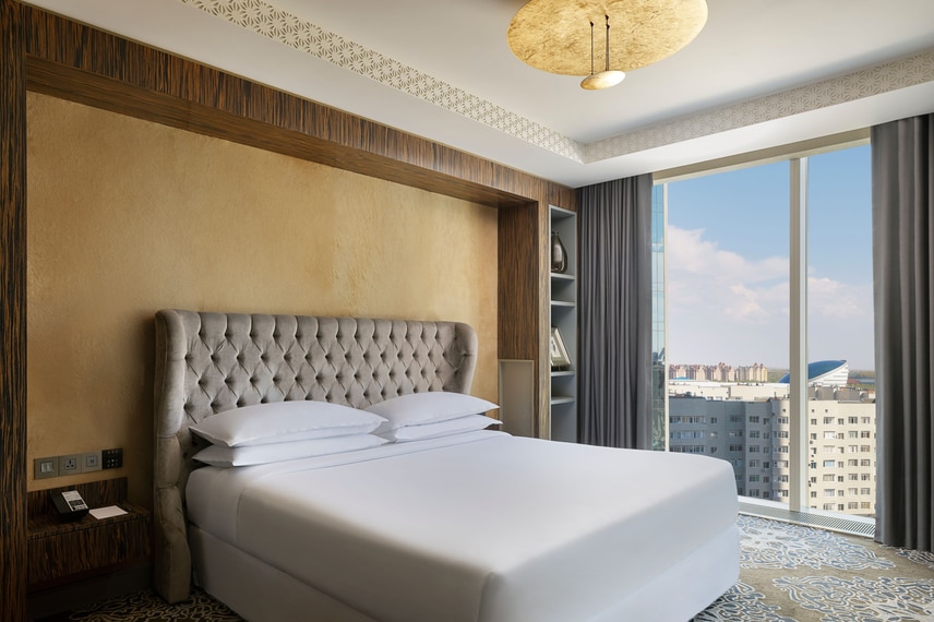 Sheraton Astana Hotel, Bedroom, Suite